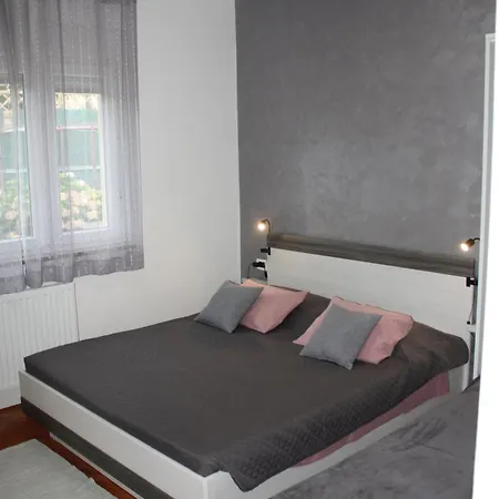 App Racy Apartment *